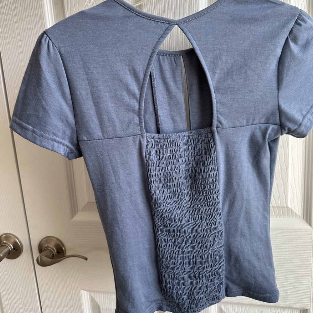 Blue top - Picture 2 of 3